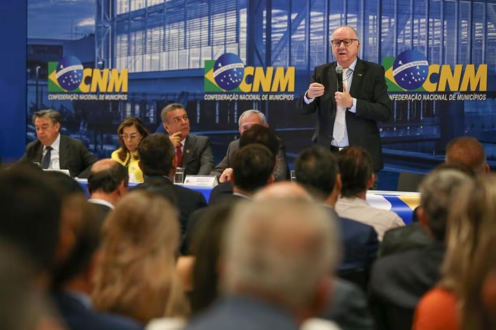 Governo ‘desrespeitou municípios’ ao manter reoneração, dizem prefeitos