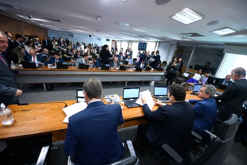Comissão do Senado aprova PEC para tornar crime porte e posse de qualquer quantidade de drogas