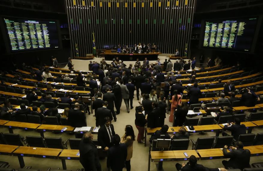Mais uma derrota do Governo: Câmara aprova urgência para projeto que autoriza “força policial” contra MST